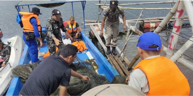 Tertibkan Jaring Kelambu, DKP Sumbar Laksanakan Pengawasan dan Penertiban Alat Tangkap Bagan Untuk Penyelamatan Ikan Endemik Danau Singkarak